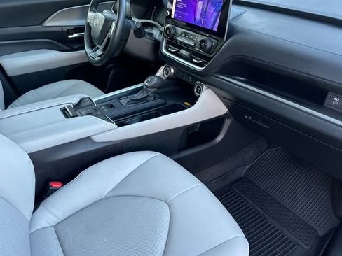 Used 2024 Toyota Grand Highlander XLE image 17