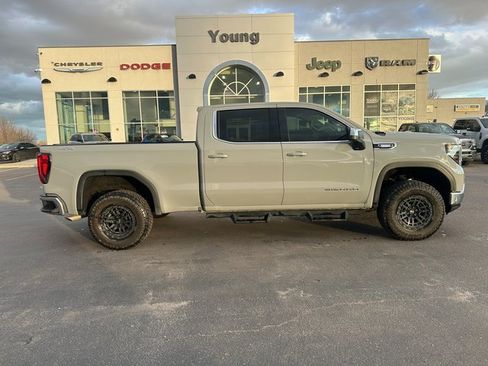 Used 2024 GMC Sierra 1500 SLE w/ Preferred Package image 2