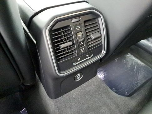 Certified 2026 Porsche Macan image 18