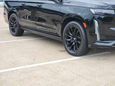 Used 2022 Cadillac Escalade ESV Sport Platinum w/ LPO, ONYX Package AWD/4WD image 11