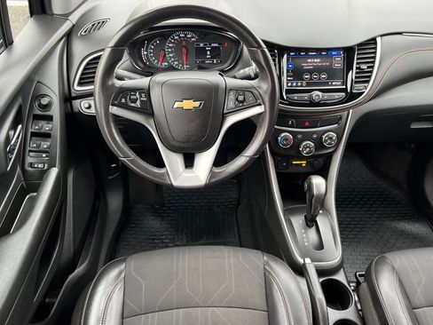Used 2021 Chevrolet Trax LT w/ LT Convenience Package image 14
