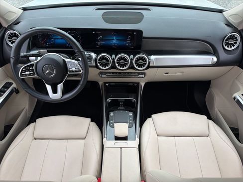 Used 2023 Mercedes-Benz GLB 250 w/ Premium Package image 22