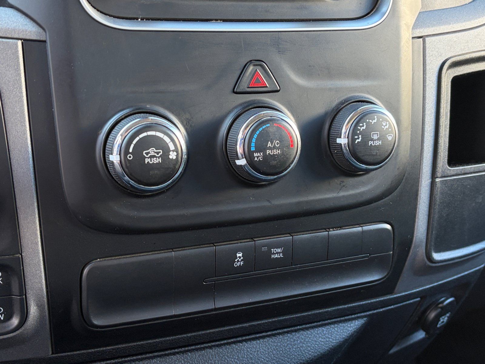 Used 2017 RAM 1500 Express AWD/4WD image 18