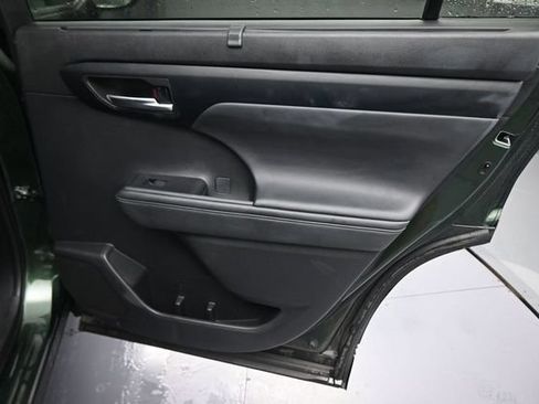 Used 2025 Toyota Highlander XLE AWD/4WD image 15