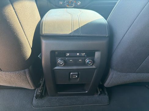 Used 2024 Chevrolet Traverse LT FWD image 20