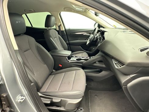 Used 2023 Buick Envision Preferred w/ Sport Touring Package AWD/4WD image 28