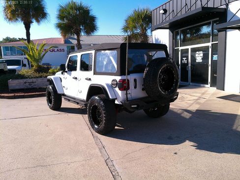 Used 2023 Jeep Wrangler Unlimited Rubicon 4xe w/ Cold Weather Group AWD/4WD image 6