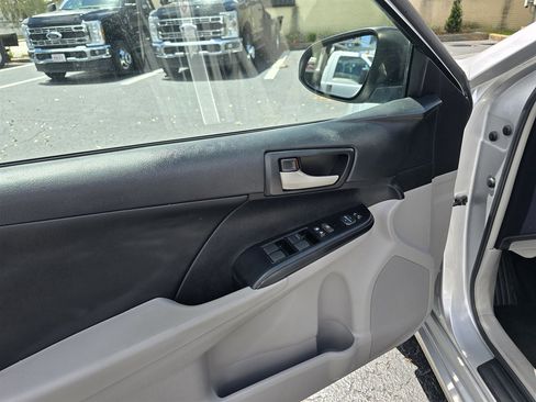Used 2013 Toyota Camry LE image 14