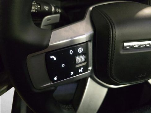 Certified 2024 Land Rover Discovery Dynamic SE image 19