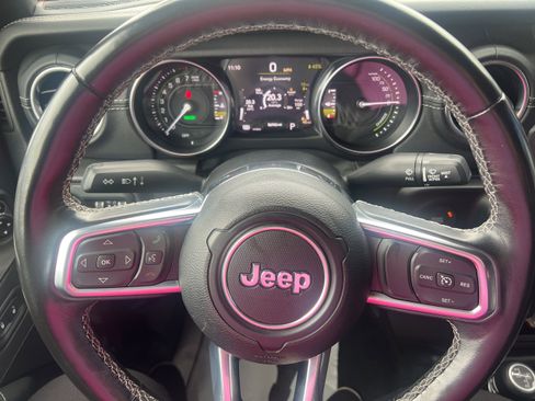 Used 2022 Jeep Wrangler Unlimited Sahara w/ Cold Weather Group image 16