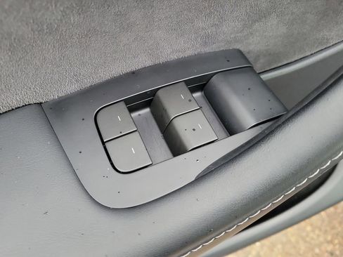 Used 2023 Tesla Model Y Long Range image 10