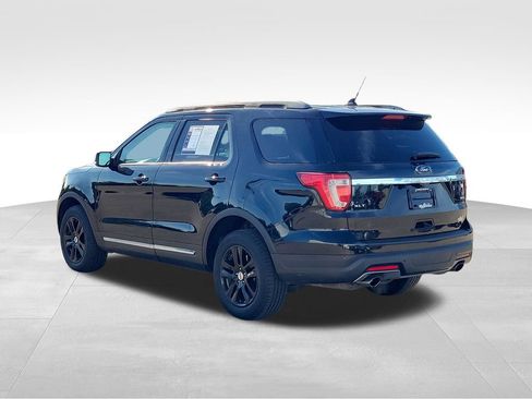 Used 2019 Ford Explorer XLT AWD/4WD image 4