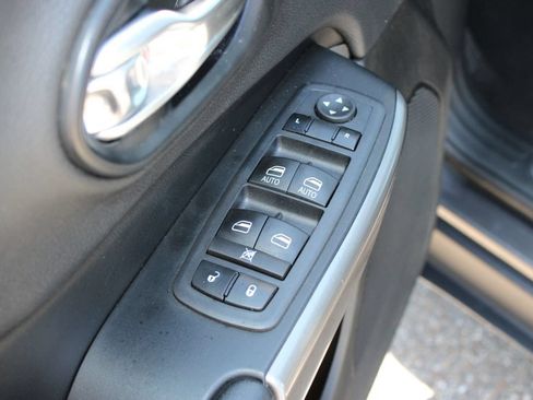 Used 2019 Jeep Cherokee Limited AWD/4WD image 12