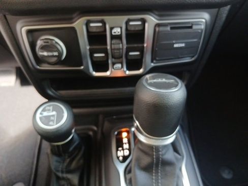 New 2025 Jeep Gladiator Sport image 31