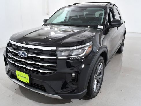 New 2026 Ford Explorer Active w/ Active Comfort Package image 2
