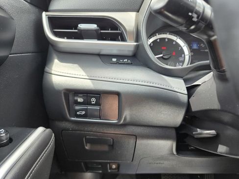Used 2025 Toyota Highlander LE FWD image 22