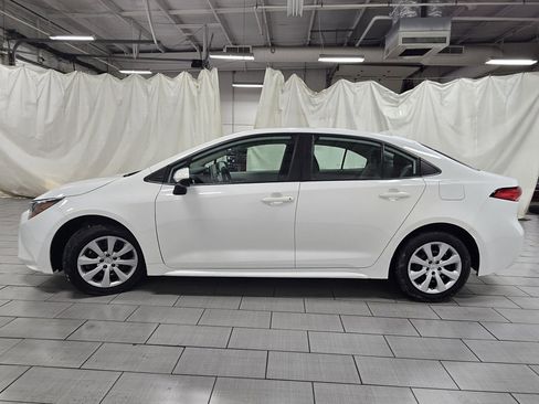 Used 2021 Toyota Corolla LE image 10
