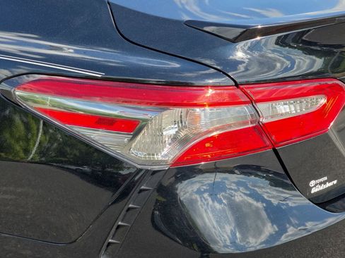 Used 2018 Toyota Camry SE image 32