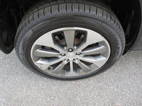 Used 2019 Jeep Cherokee Overland w/ Technology Group AWD/4WD image 11