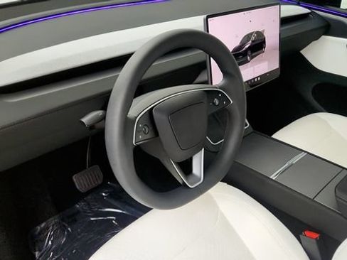 Used 2026 Tesla Model Y 2WD image 44
