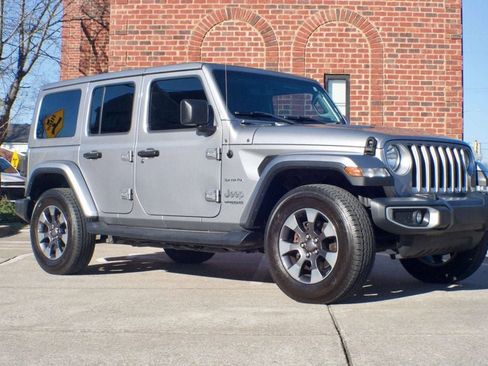 Used 2018 Jeep Wrangler Unlimited Sahara image 3