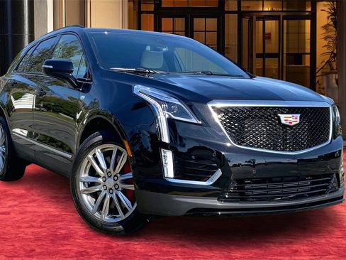 Used 2025 Cadillac XT5 Sportv image 2