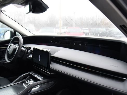 Used 2026 Lincoln Nautilus Premier w/ Jet Appearance Package image 15