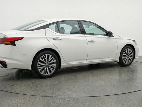 Used 2025 Nissan Altima 2.5 SV image 9