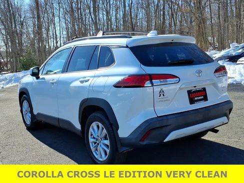 Used 2023 Toyota Corolla Cross LE w/ Moonroof Package image 5