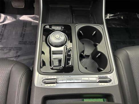 Used 2025 Kia Carnival SX Prestige image 23