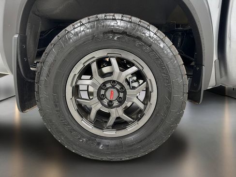 Used 2026 Nissan Frontier PRO-4X w/ Pro-4x Convenience Package AWD/4WD image 10