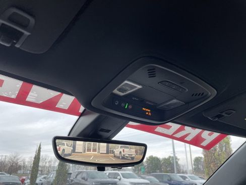 Used 2022 Chevrolet Traverse RS w/ LPO, Roadside Safety Package image 18