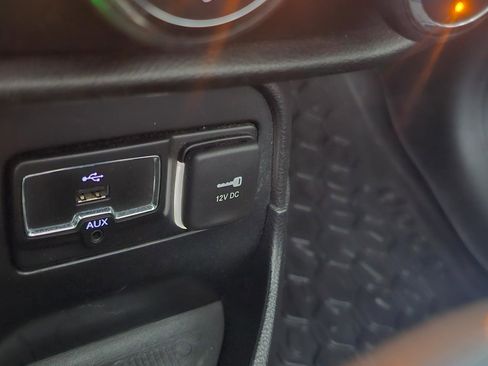 Used 2015 Jeep Renegade Latitude w/ Popular Equipment Group AWD/4WD image 41
