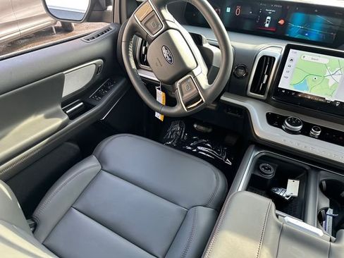 New 2025 Ford Expedition Active image 19