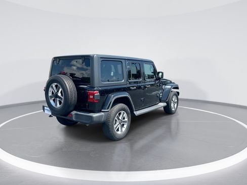 Used 2018 Jeep Wrangler Unlimited Sahara w/ Safety Group AWD/4WD image 9