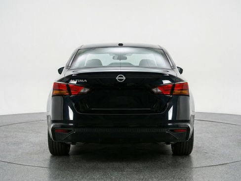 Used 2025 Nissan Altima 2.5 SV FWD image 7