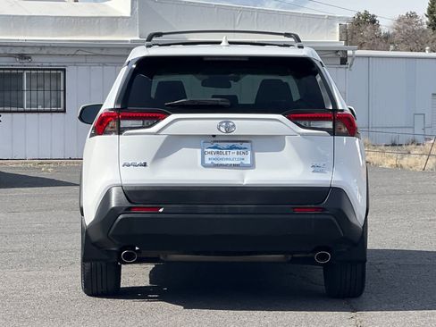 Used 2020 Toyota RAV4 XLE Premium image 7