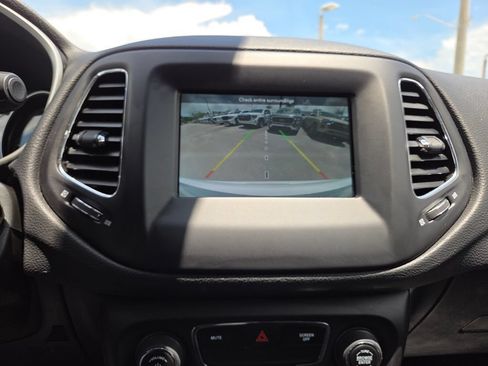 Used 2019 Jeep Compass Latitude w/ Cold Weather Group FWD image 36