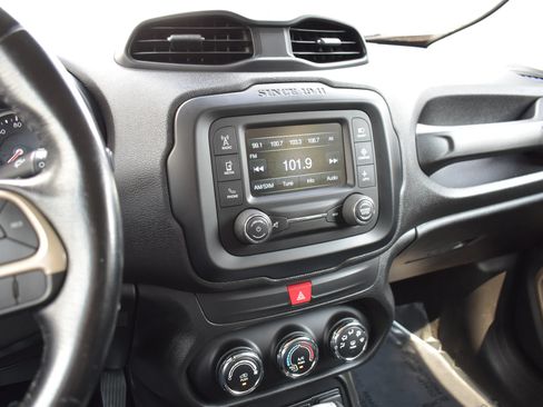 Used 2017 Jeep Renegade Latitude FWD image 23