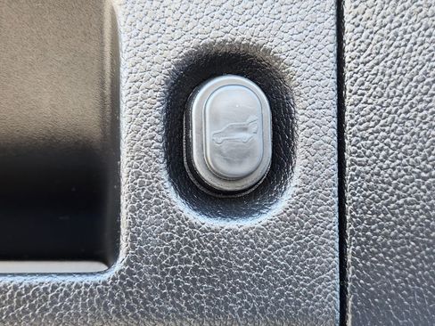 Used 2019 Chevrolet Tahoe LT image 32