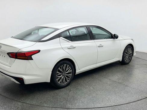 Used 2025 Nissan Altima 2.5 SV FWD image 9