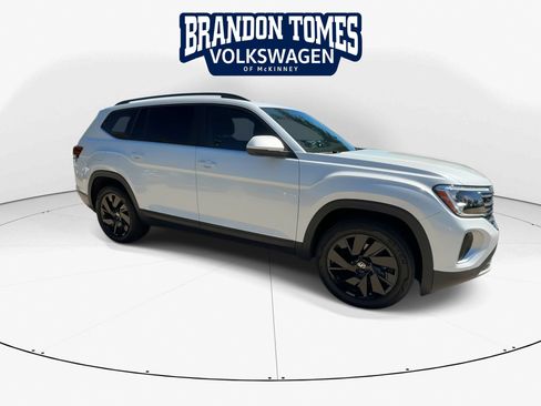 Used 2026 Volkswagen Atlas SE FWD image 10