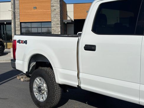 Used 2019 Ford F250 XLT w/ Snow Plow Prep Package AWD/4WD image 3
