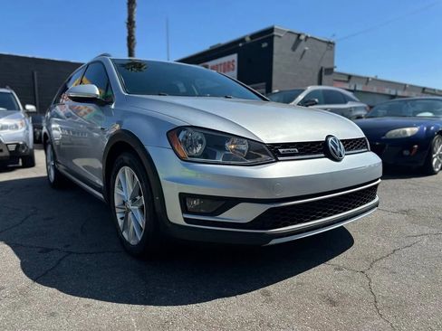 Used 2017 Volkswagen Golf Alltrack SEL AWD/4WD image 4
