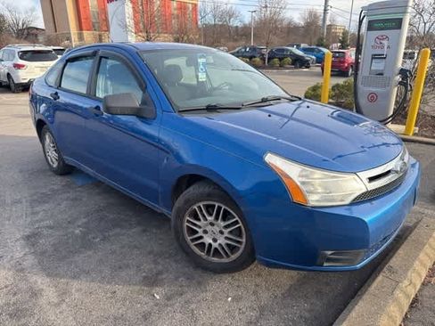 Used 2010 Ford Focus SE image 2