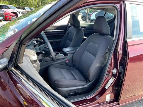 Used 2023 Nissan Altima 2.5 SV w/ SV Premium Package AWD/4WD image 9