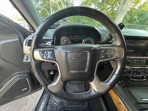 Used 2017 GMC Yukon Denali RWD image 13
