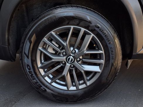 Used 2024 Nissan Rogue S FWD image 4