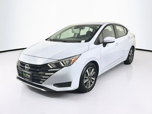 Used 2024 Nissan Versa SV FWD image 3