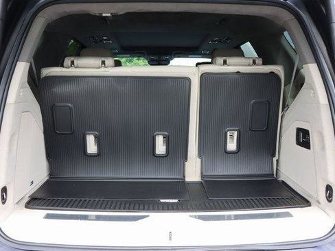 Used 2021 Cadillac Escalade Premium Luxury Platinum image 28
